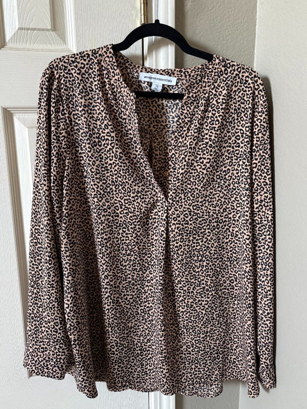 🛍️ Amazon Essentials Leopard Print V-Neck Long Sleeve Blouse XL